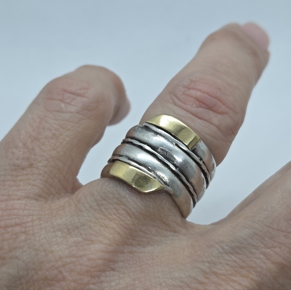 Artesands Jewelry - Sterling Silver 925 with Gold 18k Accent Ring Size 6.5